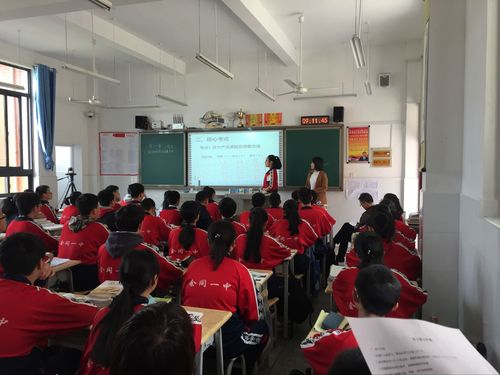 4月份，开展教学开放活动