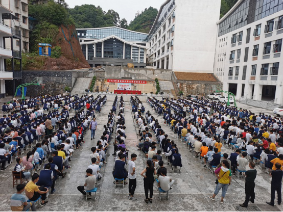 通道县芙蓉学校加强学生法制安全教育