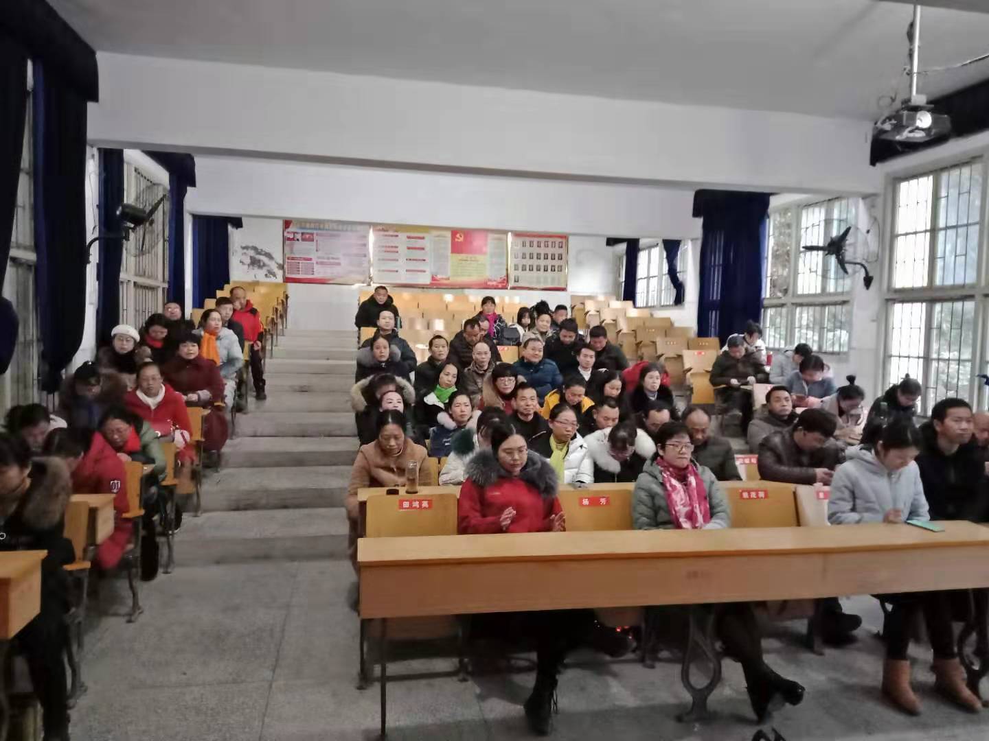 不忘初心集思广益谋发展新晃县兴隆中学召开第八届二次教代会