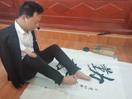 自强不息，奋斗不止——断臂青年李向阳励志演讲走进会同林城镇中学