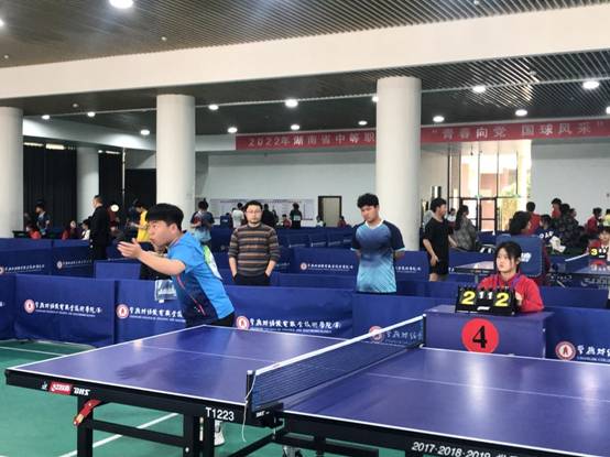 唐伟杰正在比赛