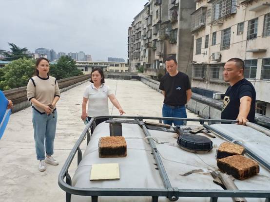 6.23 李局在武陵中学检查燃气使用安全工作