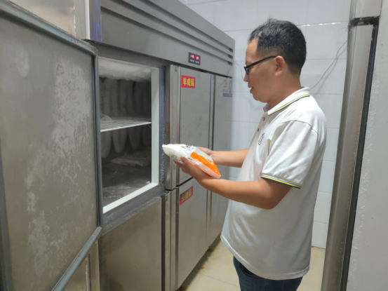 洪江区第一中学开学前排查校园安全隐患