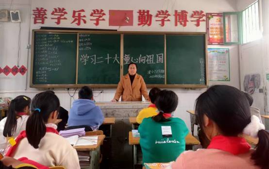 波洲小学开展“学习二十大,童心向祖国”主题班会(田元春 摄影).jpg 波洲小学开展“学习二十大,童心向祖国”主题班会(田元春 摄影).jpg